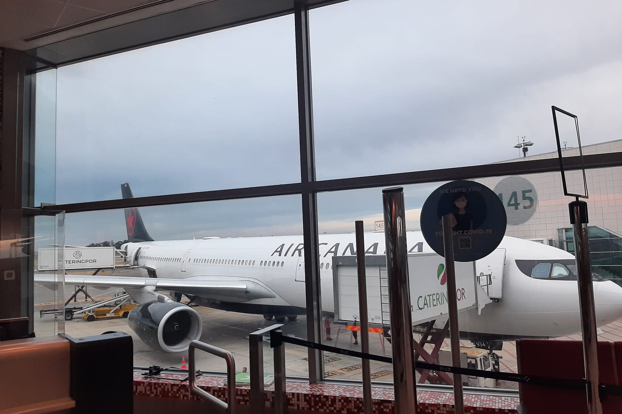 Danger. Voyageur. Soyez prêts.