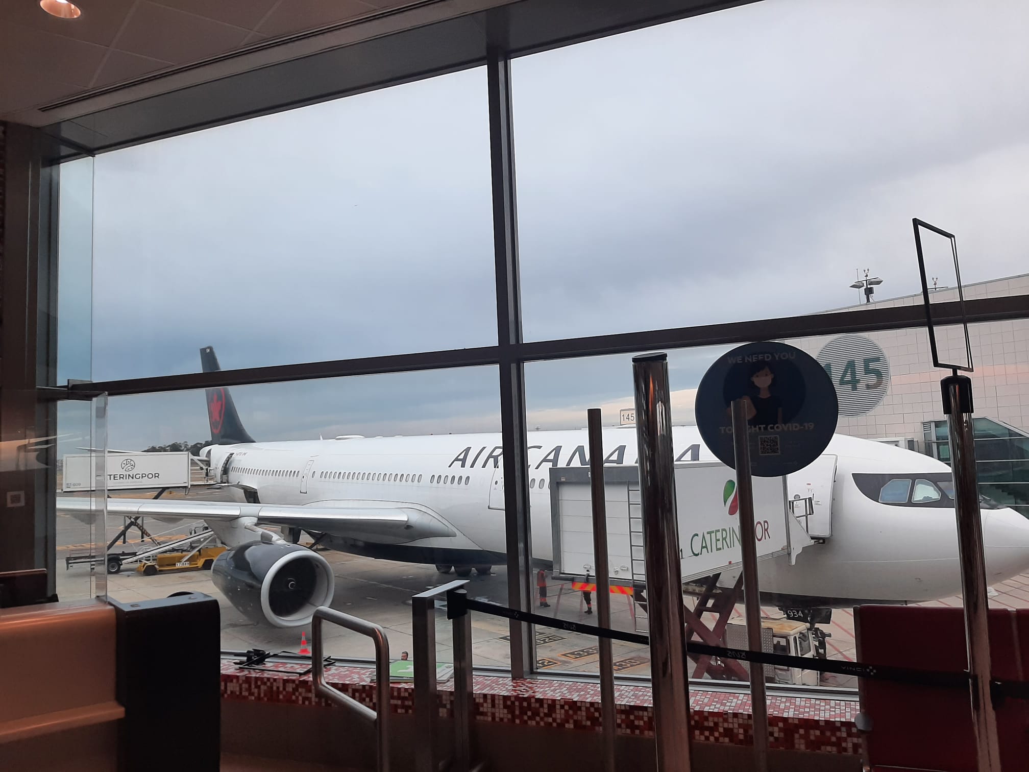 Danger. Voyageur. Soyez prêts. Danger. Voyageur. Soyez prêts.